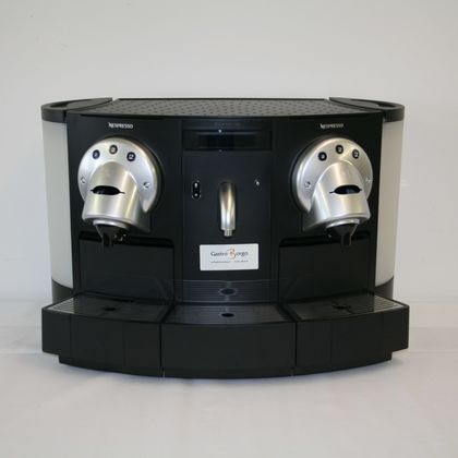 Nespresso Kaffeemaschine mit 2 Auslässen